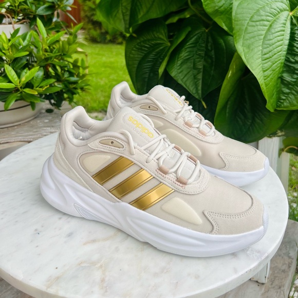 ✨🤍Adidas wonderful day 🤍✨Brand New ✨Size 9 - Picture 1 of 6